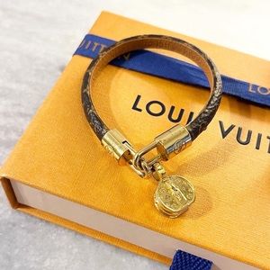 ❌SOLD❌Louis Vuitton LV Tribute Bracelet ( Size 17 )